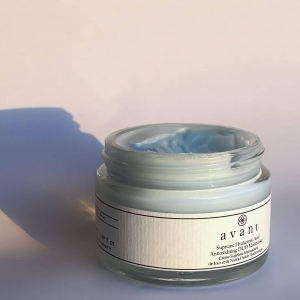 What are you 2022 skin goals? 
​
​Looking to restore your skin's natural glow? Our Supreme Moisturiser aims to intensely hydrate and soften your skin with its humectant properties which help retain moisture. 💧 
​
"I was shocked when I applied it on my skin. No more visible pores, just smooth and fine looking skin. Since I started using this moisturiser I noticed that It has real anti-age proprieties, nourishes the skin, no more dullness, dryness or weakened skin." - @50sokay
​
​📸 - @50sokay